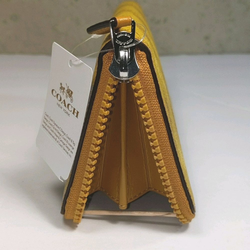 Yellow Horse and carriage wallet! - Picture 4 of 7